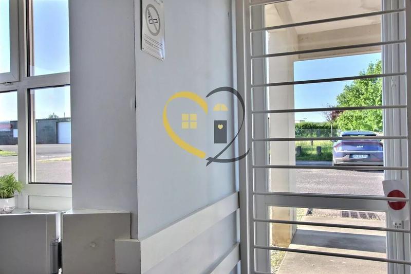 Local commercial - 185 m² - 10 pièces