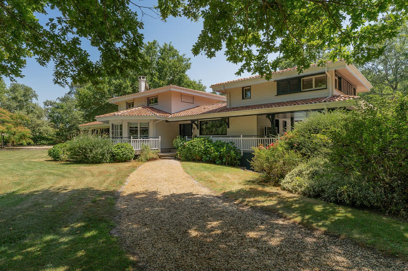 Maison - 220 m² - 8 pièces