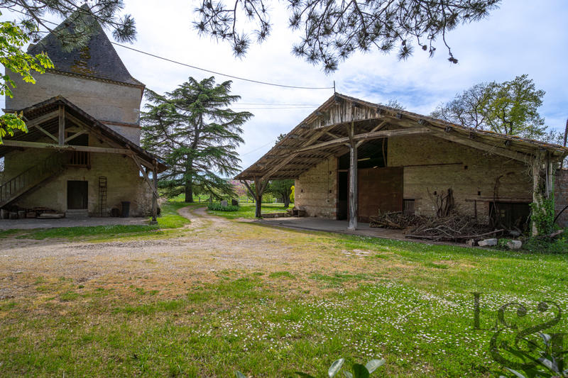 Maison - 208 m² - 9 pièces