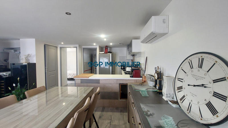 Maison - 203 m² - 8 pièces