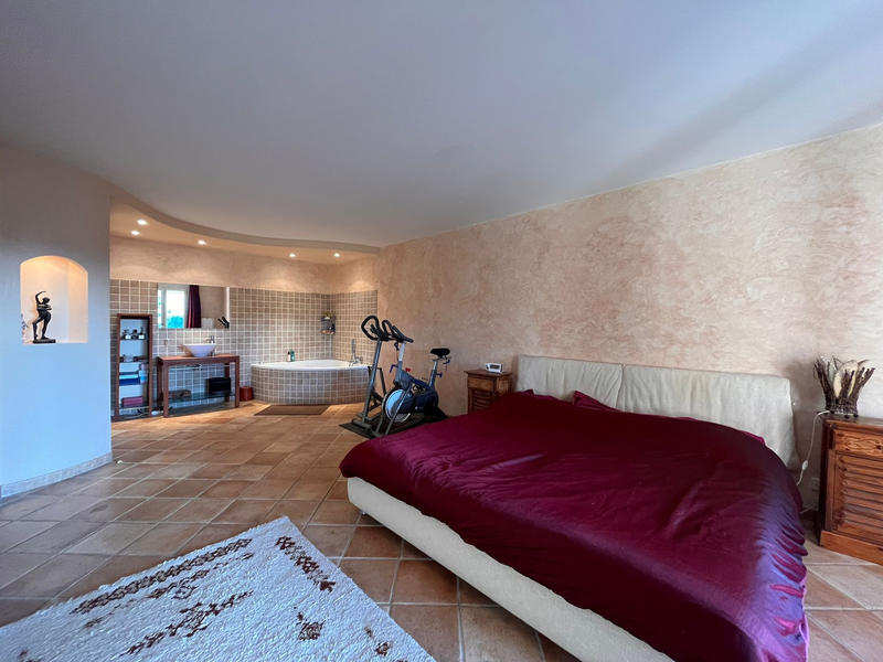 Villa - 241 m² - 7 pièces