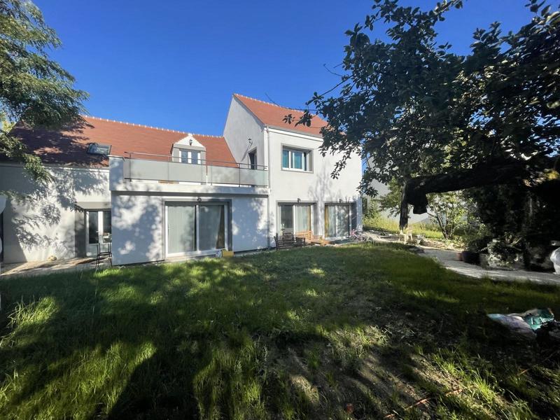 Maison - 216 m² - 8 pièces