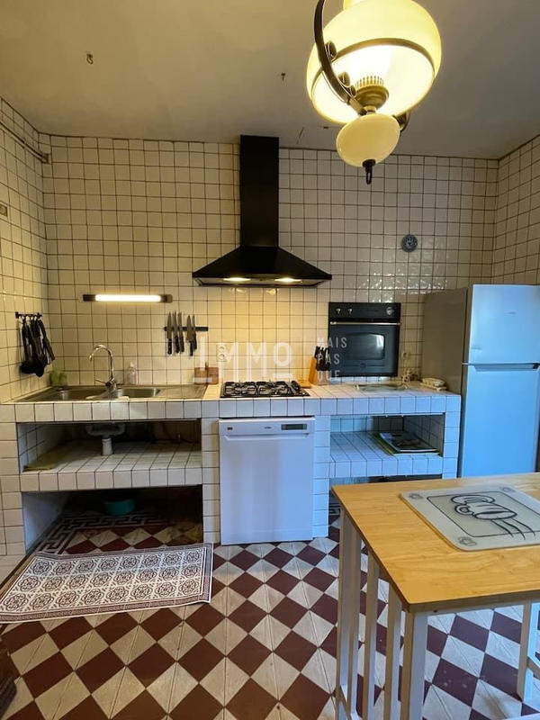 Maison - 242 m² - 8 pièces