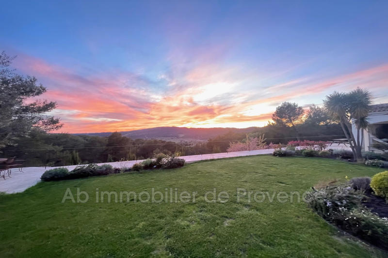 Propriété - 472 m²