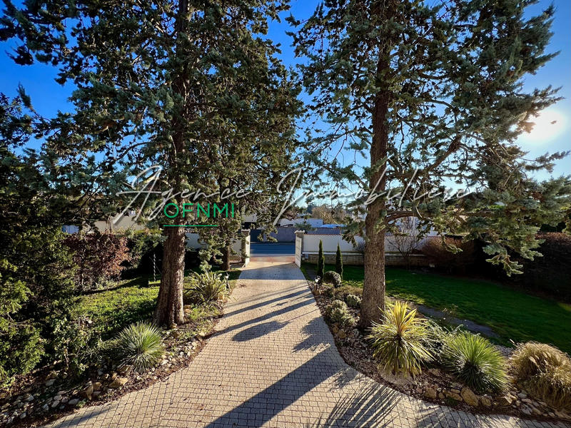 Maison - 275 m² - 8 pièces