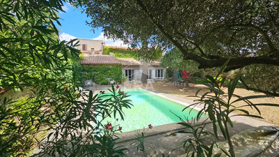 Maison - 227 m² - 7 pièces