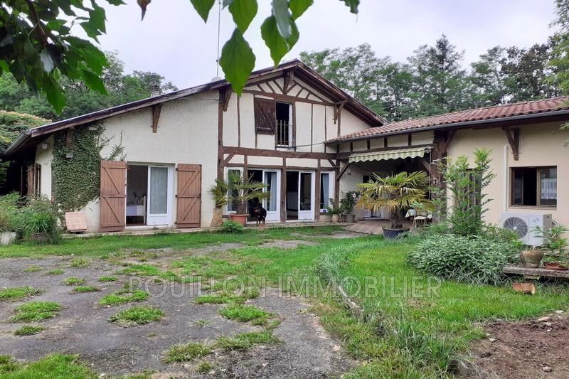 Maison - 241 m² - 8 pièces