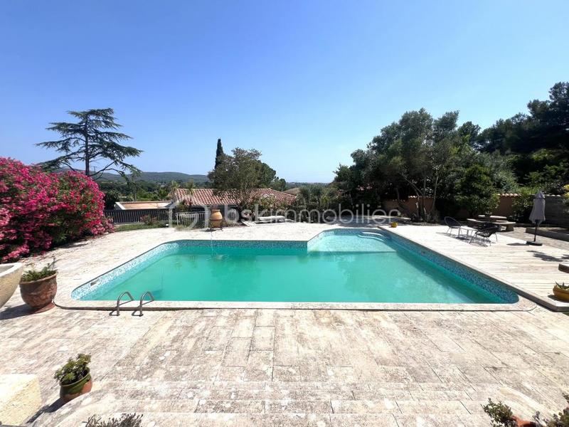 Maison - 280 m² - 7 pièces