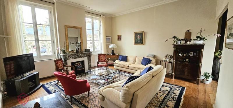 Maison de village - 242 m² - 10 pièces