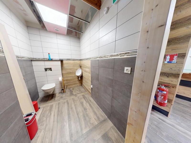 Local commercial - 100 m² - 5 pièces