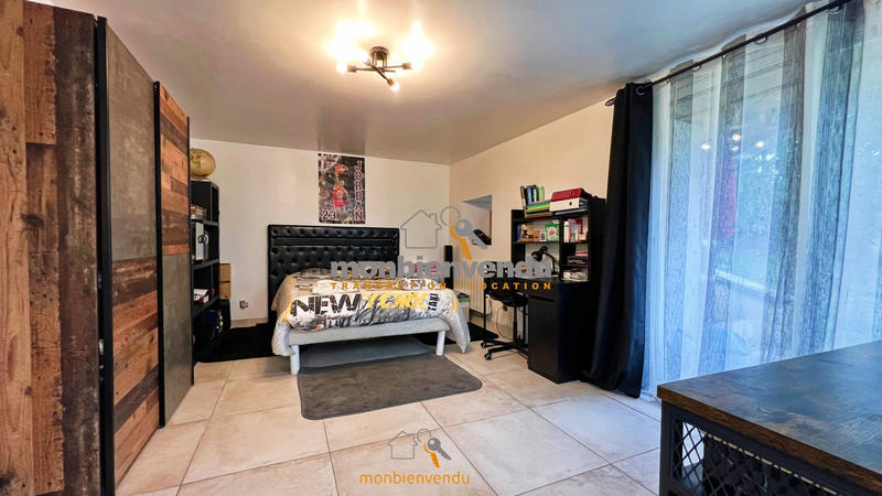 Maison traditionnelle - 187 m² - 7 pièces