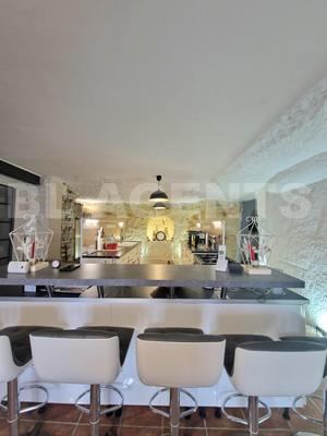 Maison - 220 m² - 8 pièces