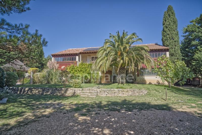 Propriété - 294 m² - 9 pièces