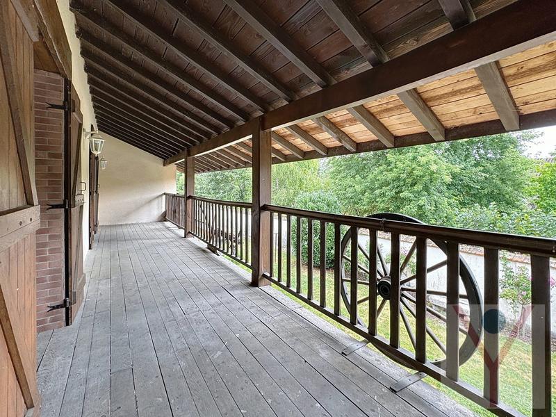 Maison traditionnelle - 182 m² - 5 pièces