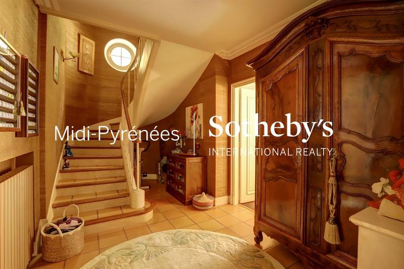 Maison - 355 m² - 10 pièces