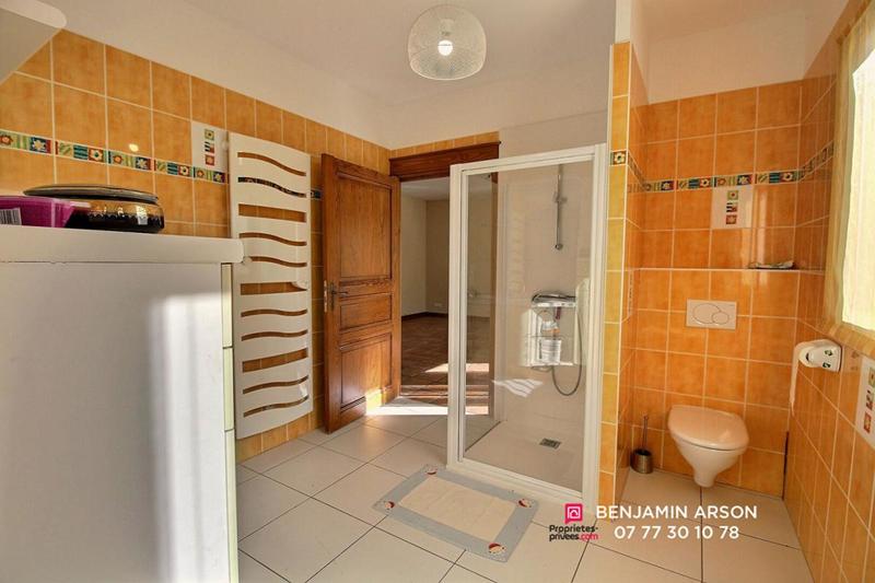 Maison - 305 m² - 9 pièces