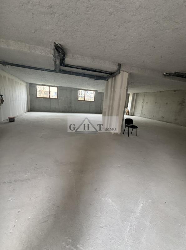 Local commercial - 210 m²