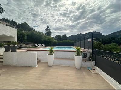 Appartement - 189 m² - 6 pièces