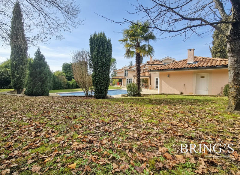 Maison - 364 m² - 12 pièces