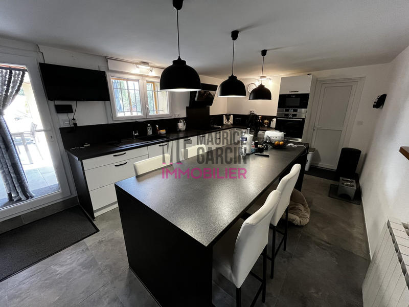 Maison - 280 m² - 10 pièces