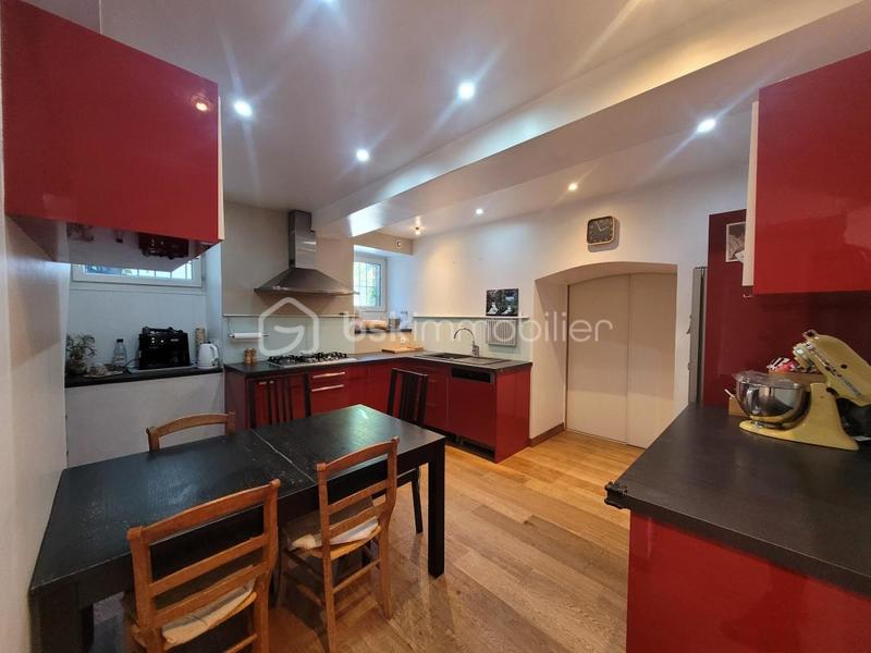 Maison - 194 m² - 8 pièces