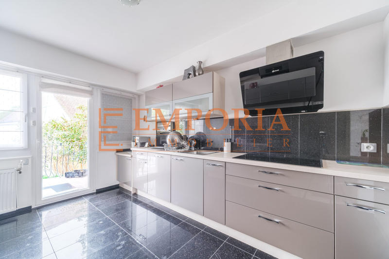 Maison - 194 m² - 8 pièces