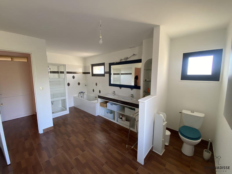 Maison traditionnelle - 327 m² - 5 pièces