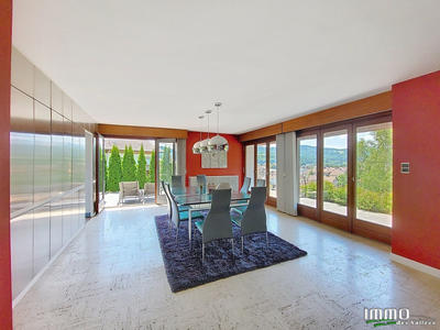 Maison - 238 m² - 8 pièces