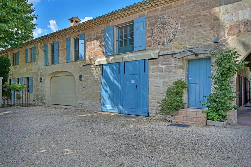 Mas - 550 m² - 16 pièces