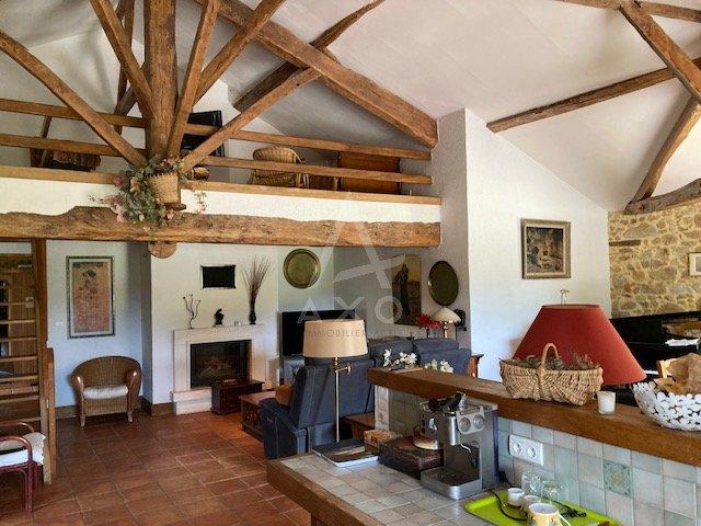 Maison - 275 m² - 6 pièces