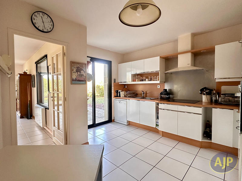 Maison - 182 m² - 7 pièces
