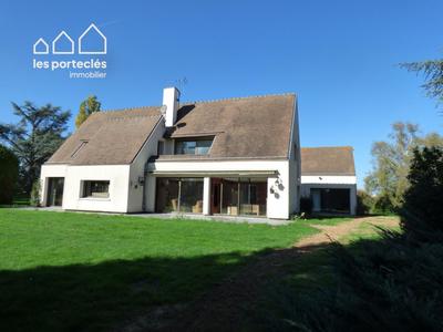 Maison - 330 m² - 8 pièces