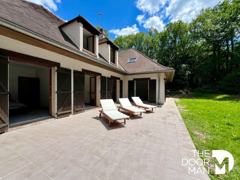 Propriété - 300 m² - 9 pièces