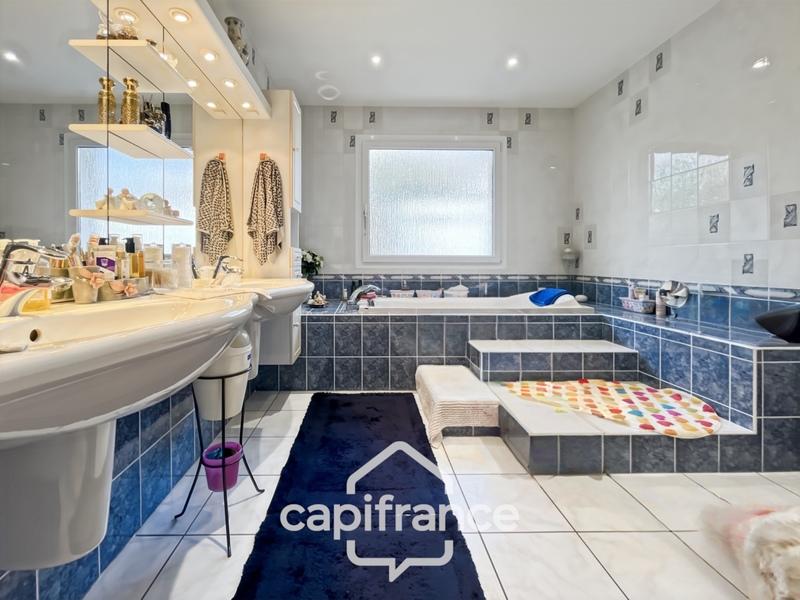 Maison - 215 m² - 7 pièces