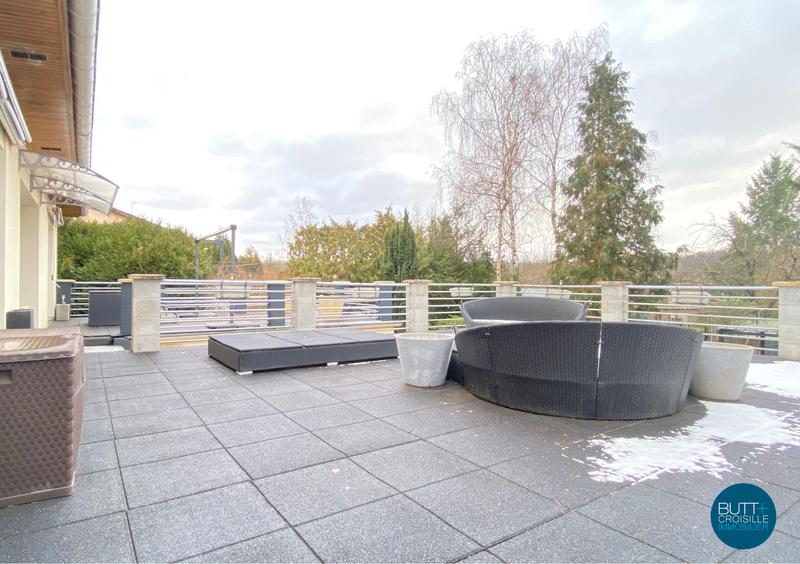 Maison - 260 m² - 9 pièces