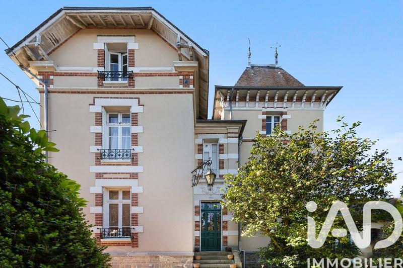 Maison - 302 m² - 12 pièces