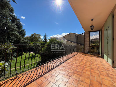 Maison - 189 m² - 7 pièces