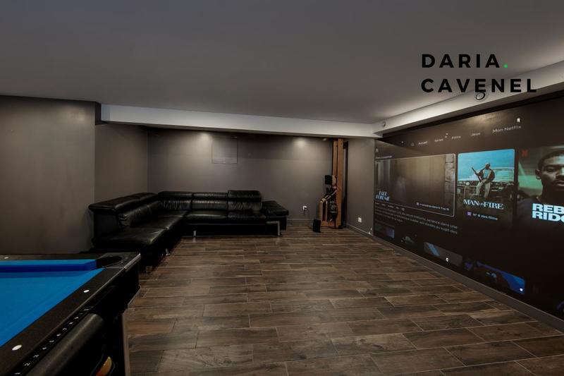 Pavillon - 250 m² - 7 pièces