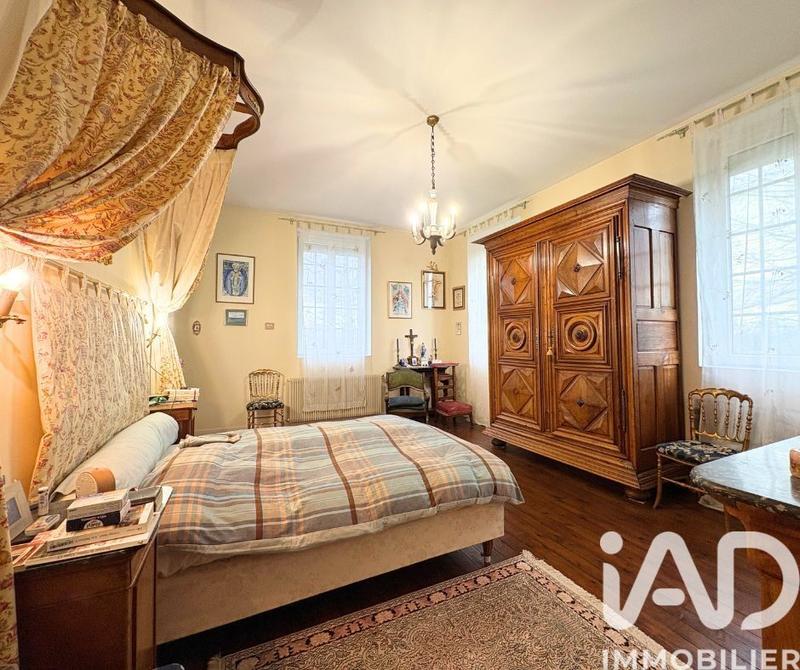 Maison - 305 m² - 8 pièces