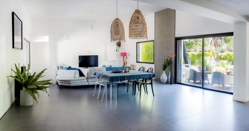 Maison - 235 m² - 6 pièces