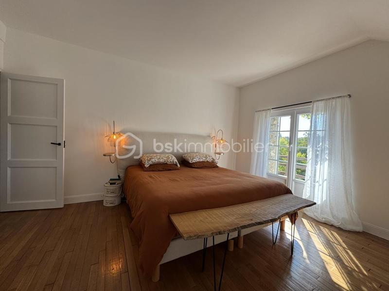 Maison en pierre - 333 m² - 11 pièces