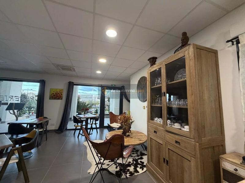 Magasins - 92 m² - 4 pièces