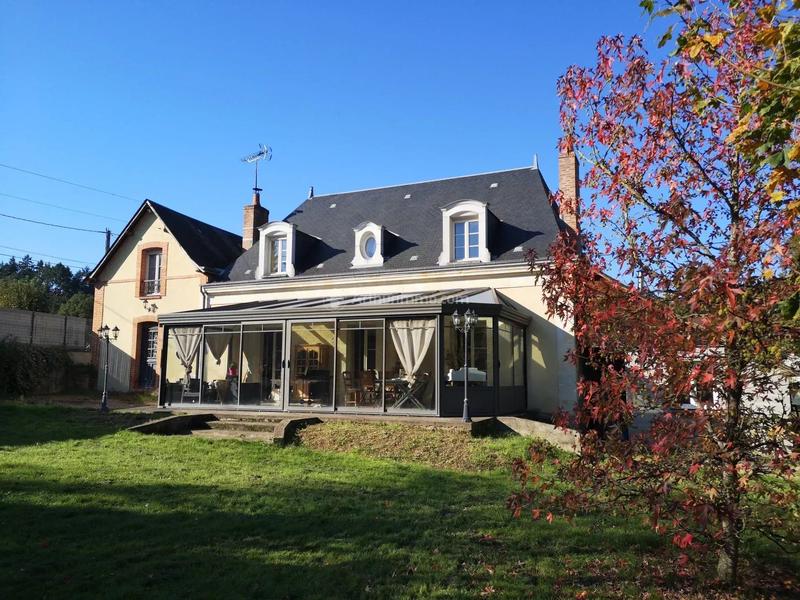 Maison - 220 m² - 9 pièces
