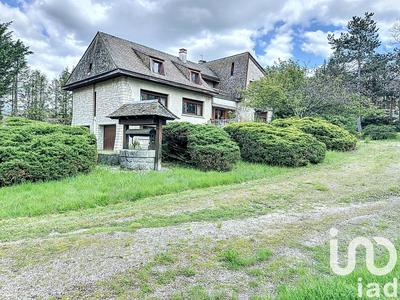 Maison - 272 m² - 11 pièces