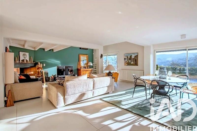 Maison - 243 m² - 9 pièces