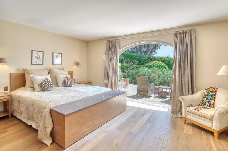 Propriété - 230 m² - 6 pièces