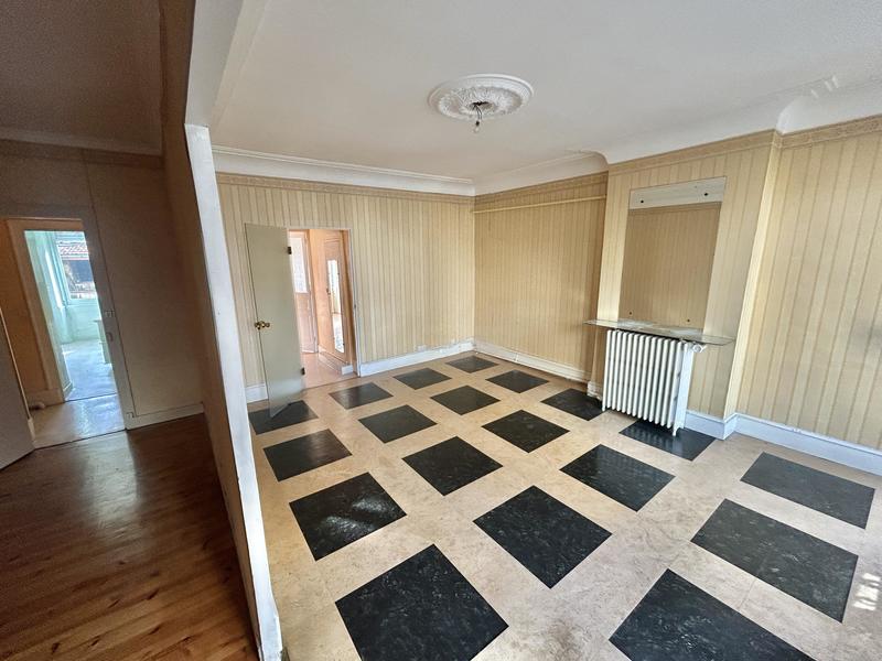 Appartement - 100 m² - 5 pièces