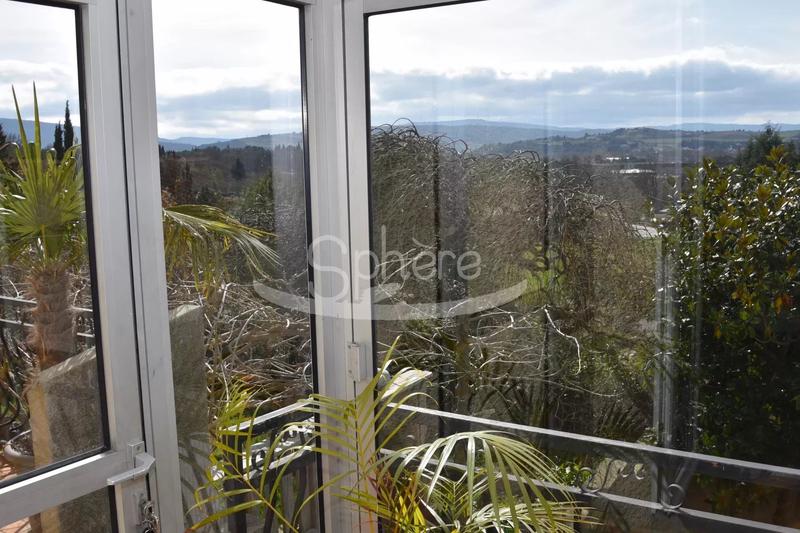 Maison - 248 m² - 10 pièces