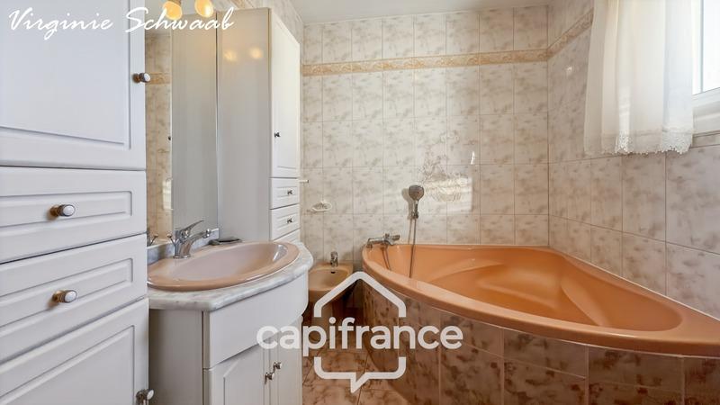 Maison - 219 m² - 8 pièces