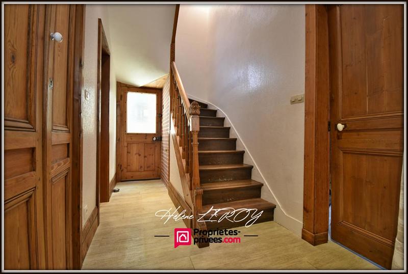 Maison - 260 m² - 12 pièces